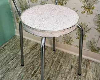 4300 Vintage Boudoir Stoolmin