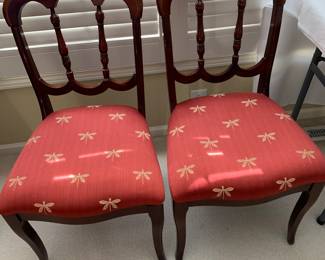 there are 6 dining chairs, seats covered with same upholstery. There are two different carved backs. Will be adding pic of the other back tomorrow.