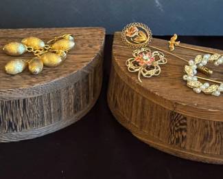 Costume BroochesPins