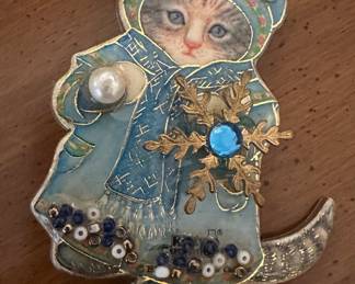 Frances Dangle cat brooch