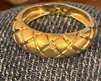 !4kt gold quilted band