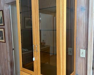 Curio cabinet $100
