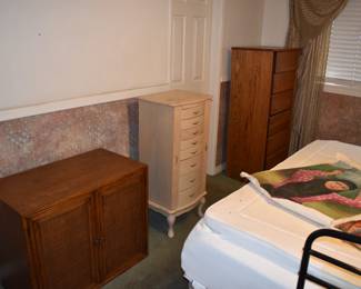 Front Bedroom Overview (Access to Garage)