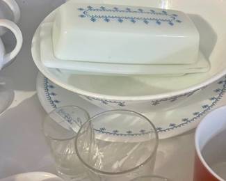 Vintage Corelle Snowflake Garland blue pieces...