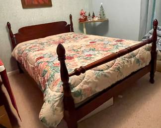 Antique full-size poster bed