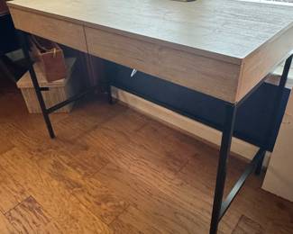 Modern farmhouse Desk in pristine condition