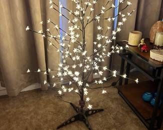 Lighted tree decor