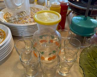 A great vintage orange juice pitcher with lid and nine orange juice glasses! This set is made by federal glass. It was produced in the 1950s and 60s.!