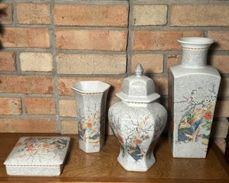 This is a lovely poor piece set of Japanese porcelain!