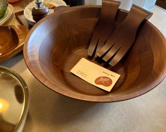 This house is just stuffed with mid-century modern items! Here we have a vintage Walnut Ware salad bowl and forks made by Kustom Kraft! Like many of other items, these are brand new, unused, and in mint pristine condition! These are manufactured in the 1960s!