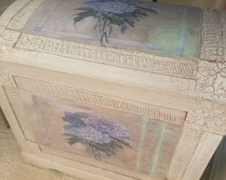 This is a beautiful lilac treasure chest