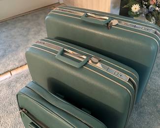 Here’s a lovely set of luggage and yes, they come with the keys