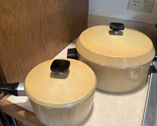 Now we are finally in the kitchen and it does not disappoint! There are so many vintage in mid-century modern pieces. It’s almost hard to describe.