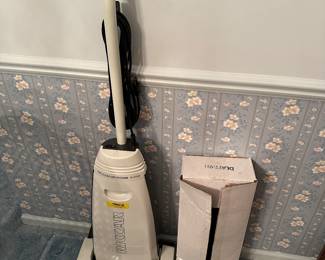 This is a fantastic RICCAR vacuum cleaner and attachments