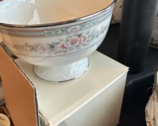 This is a massive set of vintage Noritake Ivory China! A complete service for 6+ all the serving pieces! In absolutely pristine condition and all pieces come with their China felt zipper bags! The pattern is Rothschild!