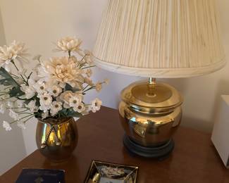 Few more bedroom accessories with an excellent brass lamp