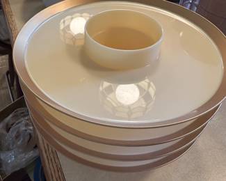 These four pieces are very cool mid-century modern picnic plates and you put your cup at the center. You can carry everything at once.