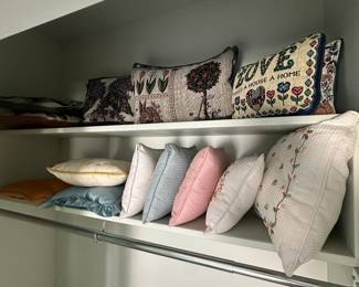 Here’s a close-up of those decorative pillows!