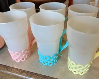 LOVE LOVE LOVE This set of SIX Vintage MCM Gothamware Plastic Cups with lattice holders!