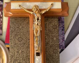 An entire table dedicated to POPES!