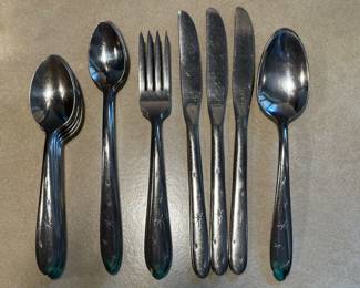 Here’s a nice small collection of vintage atomic starburst, silverware!