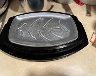 I love this picture because it contains terrific serving vintage plates for steak! This is just like you’d get to the steakhouse