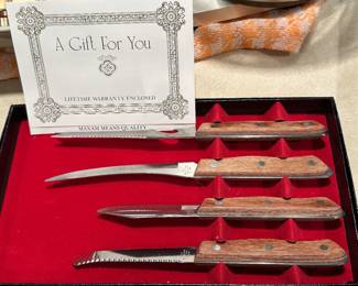 This is a vintage four piece knife, utility set by Maxim!