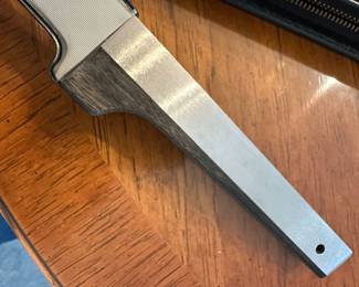 This is a terrific set of mid-century modern vintage high-quality Vernco Hand, Honed Carver/Slicer Knife Set with case! These are absolutely pristine, and I do not believe have ever been out of the case!