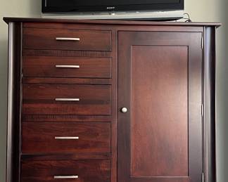 Daniel's Amish Bedroom Gentleman's Dresser