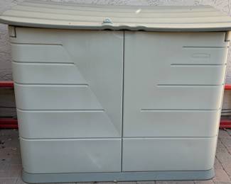 Patio Rubbermaid Storage 4' x 5'