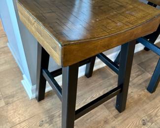 4 bar stools 