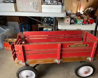 Radio Flyer red wagon