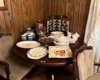Ding room table with 5 chairs