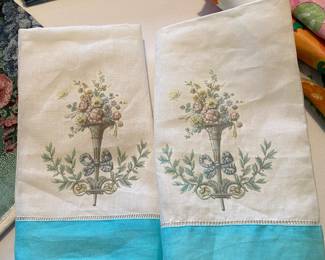 A table full of nice  linens.