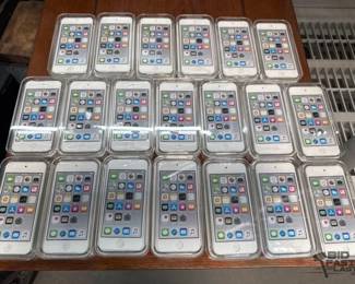 2712 20 Apple iPod Touch 32GB 6th Generation