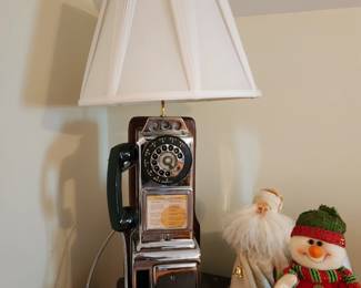 Working Vintage phone lamp. Makes calls and lights up!