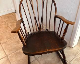 NICE! Excellent condition antique Windsor rocker