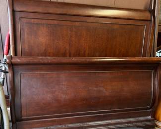 queen size solid wood sleigh bed