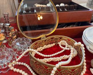 vintage filigree heart shape jewelry box