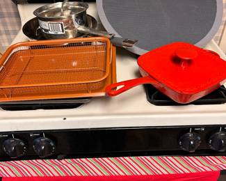 pizza stone and silicone mat, new. copper crisper set