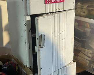 Cold spot toy refrigerator 