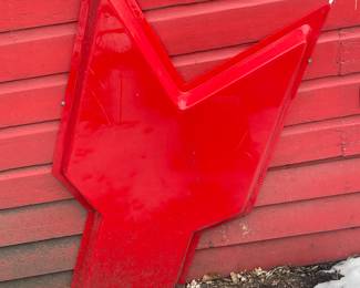 Tail end of a Sunoco gas arrow! 