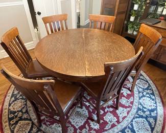 Quarter sawn oak table with leaves and 6 chairs 