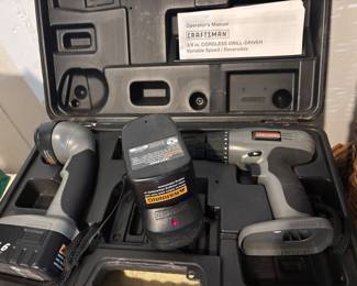 CRAFTSMAN SCREW GUN WITH LIGHT