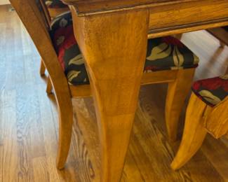 DETAIL OF DINING ROOM TABLE
