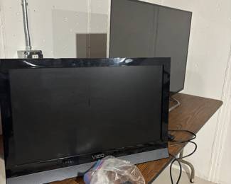 TV'S & TABLE