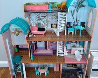 CHILD DOLL HOUSE