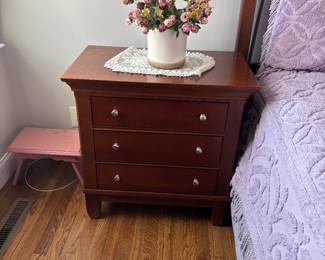 NIGHTSTAND PART OF BEDROOM SET