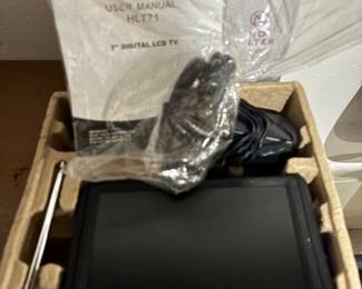 PORTABLE TV 7"
