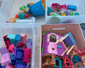 DOLL HOUSE FURNITURE